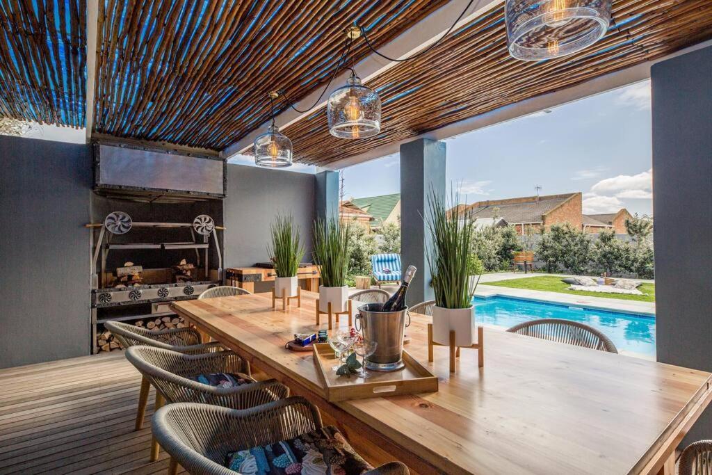 House W Pool, Fireplace, Braai Ferienhaus